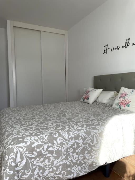 Sun & - Wifi & Pool Apartment