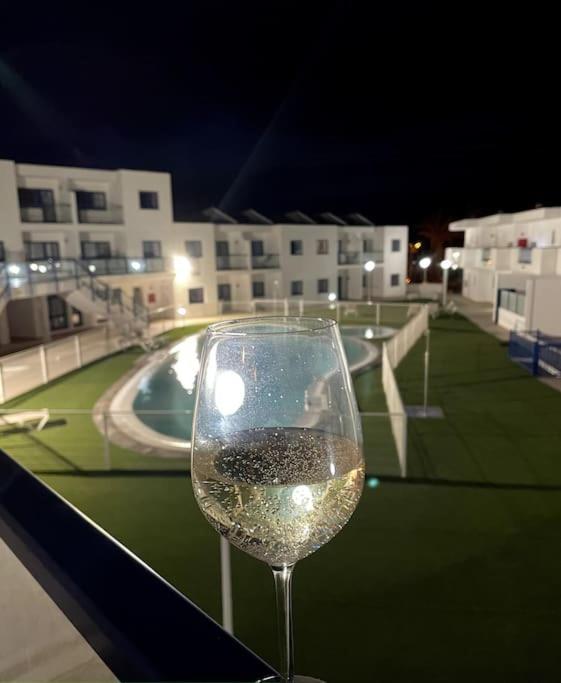 Sun & - Wifi & Pool Apartment